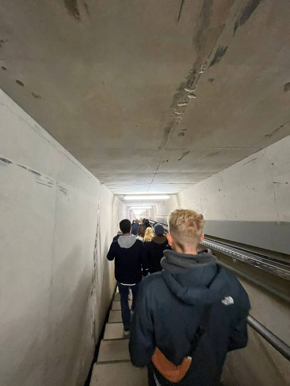 In den Tiefen des Dammes