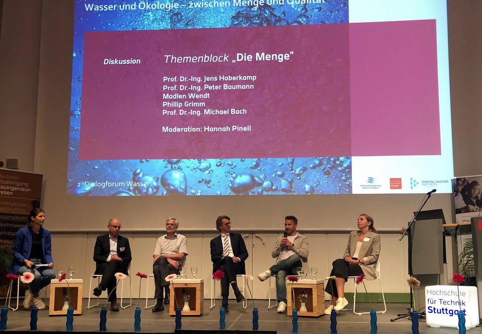 Dialog und Diskussion zum Themenblock »Die Qualität«: Hannah Pinell, Prof. Dr.-Ing. Jens Haberkamp, Prof. Dr.-Ing. Peter Baumann, Prof. Dr.-Ing. Michael Bach, Phiillip Grimm, Madlen Wendt (v. l. n. r.)