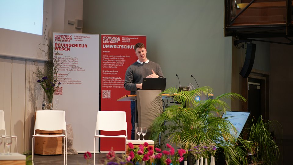 Herr Rilling erklärt die Herausforderungen der Lachgasemissionen