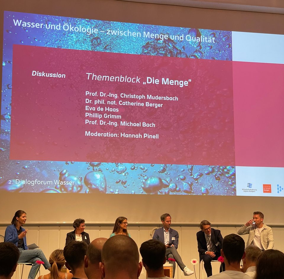 Dialog und Diskussion zum Themenblock »Die Menge«: Hannah Pinell, Eva de Haas, Dr. phil. nat. Catherine Berger, Prof. Dr.-Ing. Christoph Mudersbach, Prof. Dr.-Ing. Michael Bach, Phiillip Grimm (v. l. n. r.)