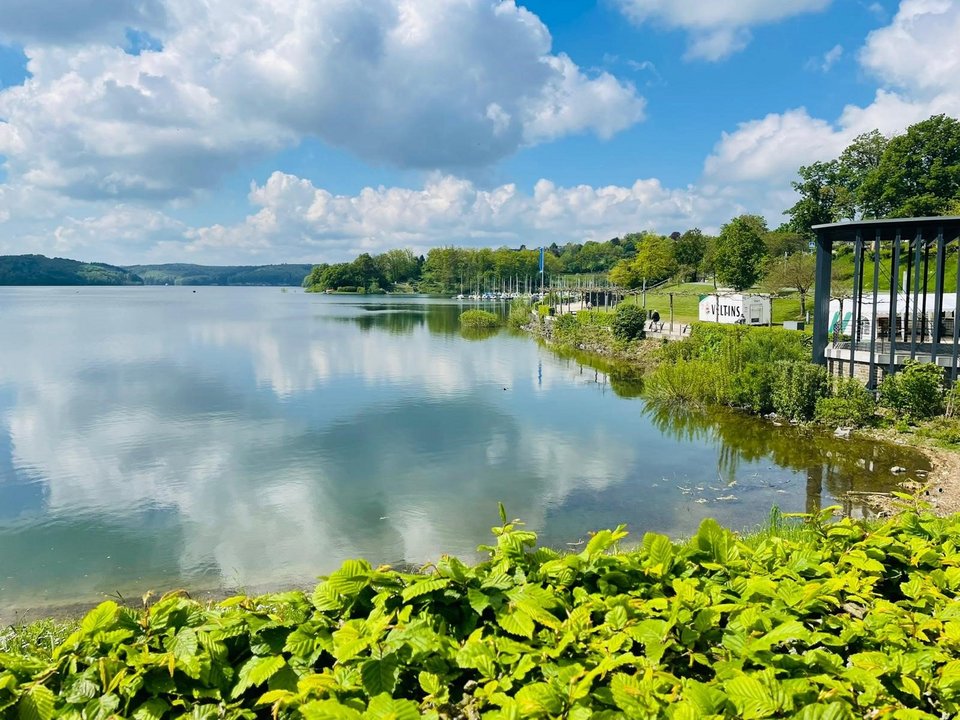 Blick vom Damm über den Sorpestausee