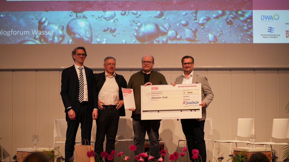 Überreichung des #zukunftspreises #wasser an Herrn Groß durch Herrn Propp von Ingérop