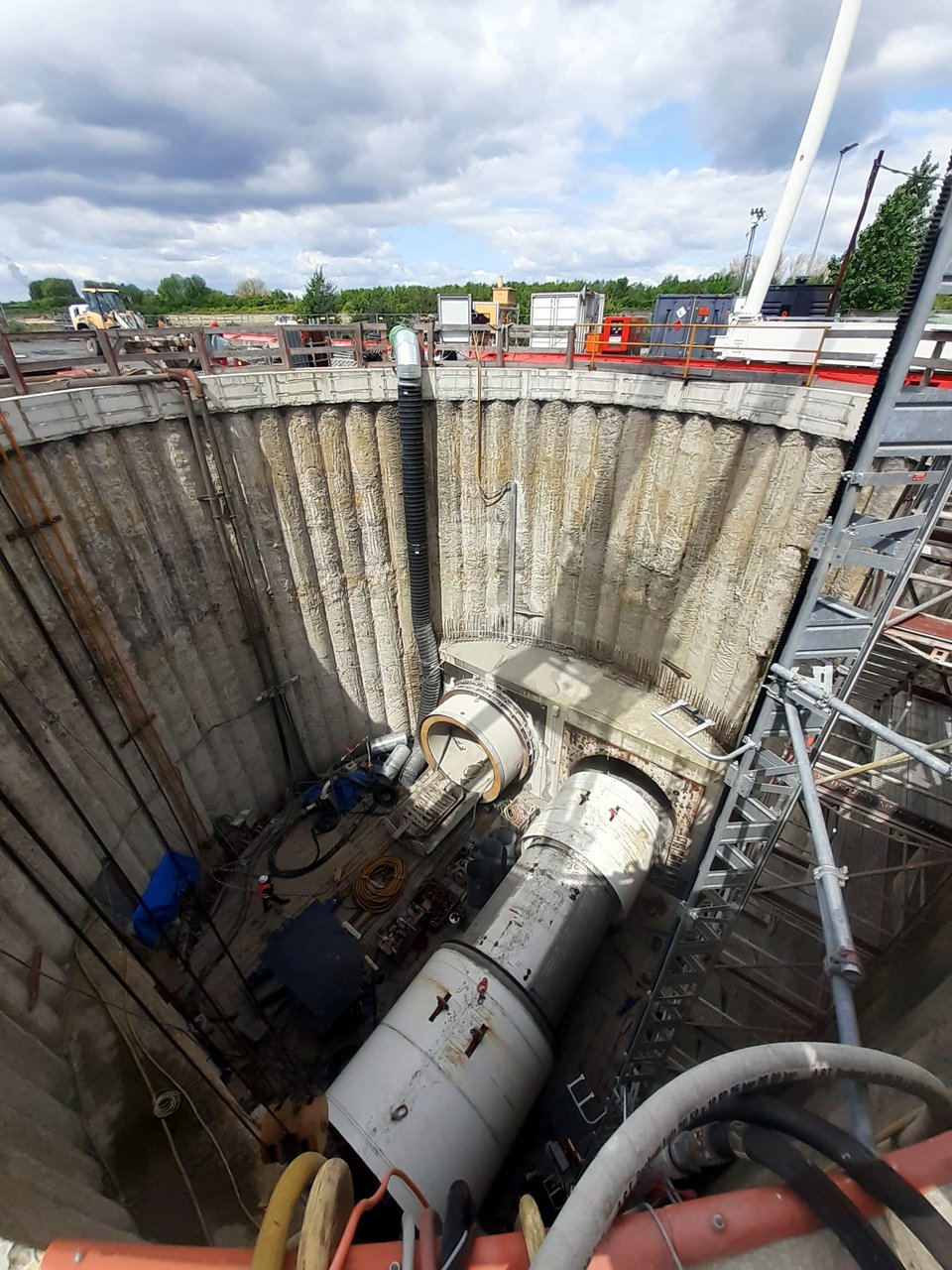 Schachtbauwerk mit Tunnelbohrmaschine für den Düker