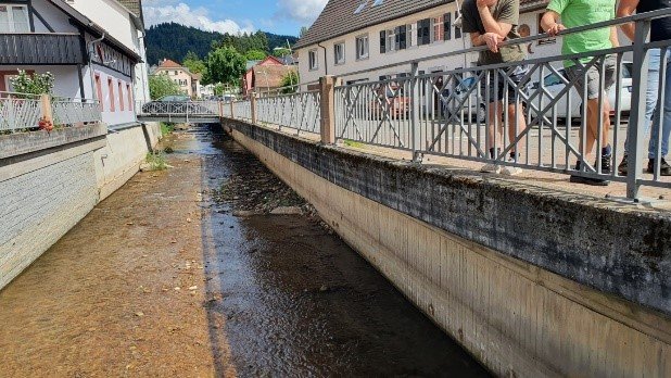 Verbreitertes Flussbett