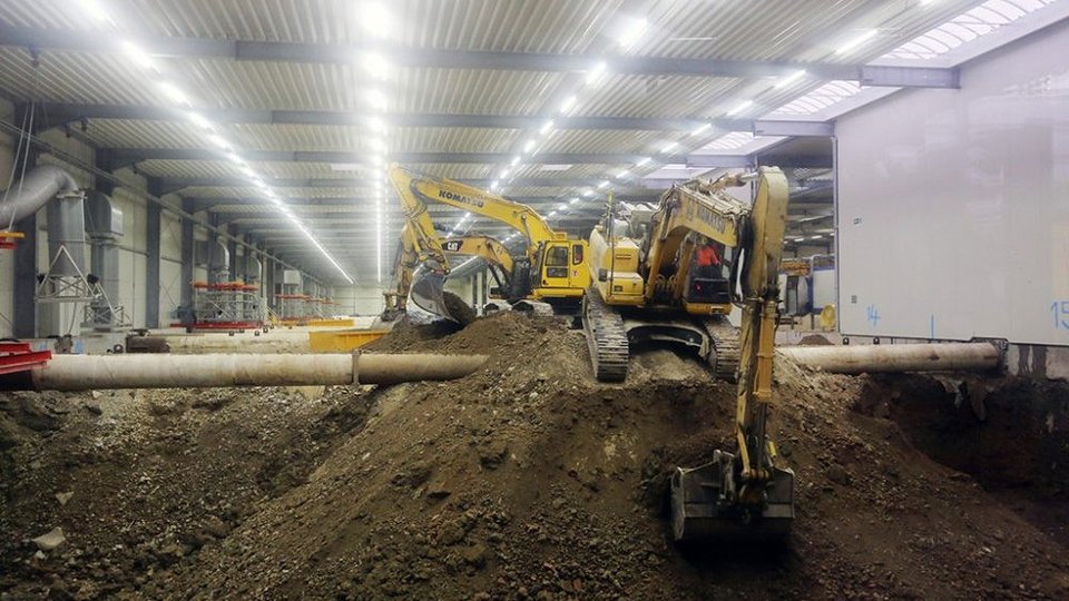 Aushubarbeiten in der hermetisch abgeschotteten Halle | Pressefoto Roche