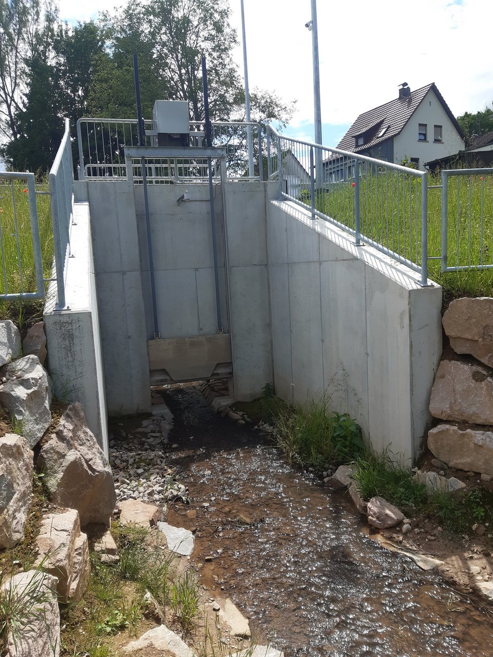 Drosselbauwerk als Ökodurchlass für den Normalabfluss